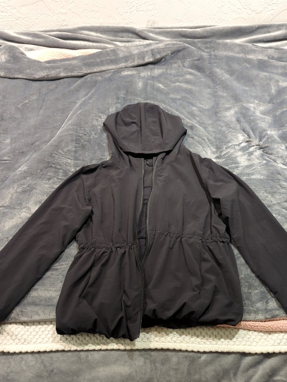 Lululemon Rain Jacket Size 4 - Picture 14 of 16